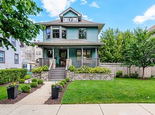 832 S Humphrey Ave, Oak Park, IL 60304