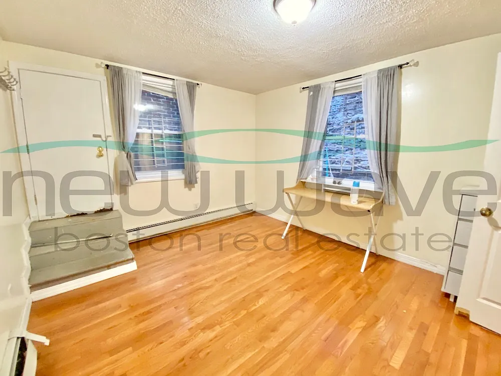 3 bed, 1000 sqft, $4,500 — Photo 3