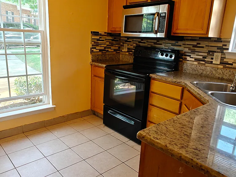 1510 Sylvia Ct — Photo 8