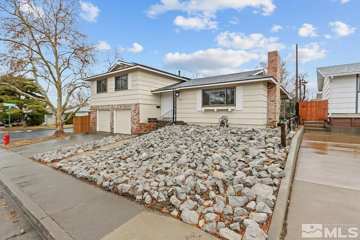 2500 Valmar Pl photo 1