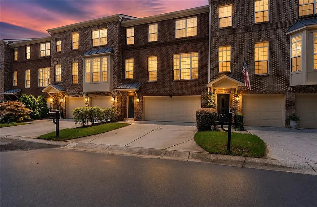 4 bed, 4.5 bath, 3200 sqft, $4,799 — Photo 1