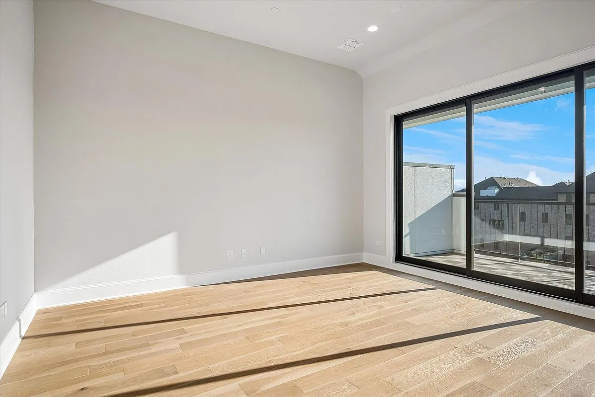 4 bed, 4.5 bath, 2697 sqft, $4,700 — Photo 1