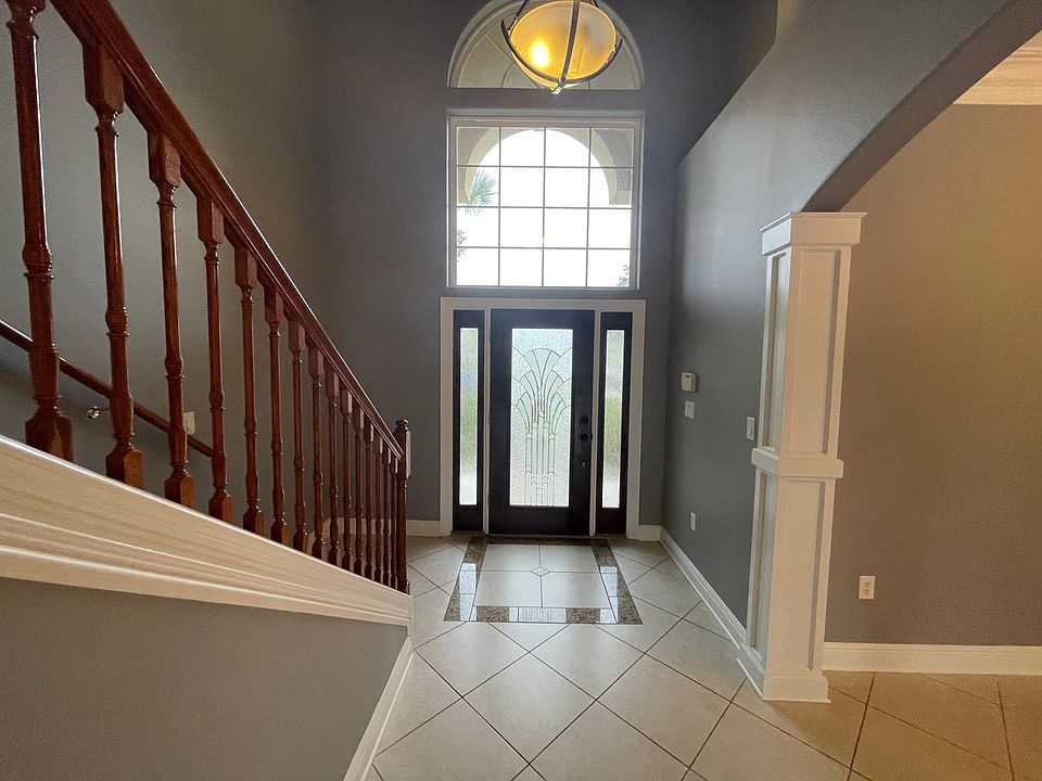 1st image of 320 Tequesta Dr
