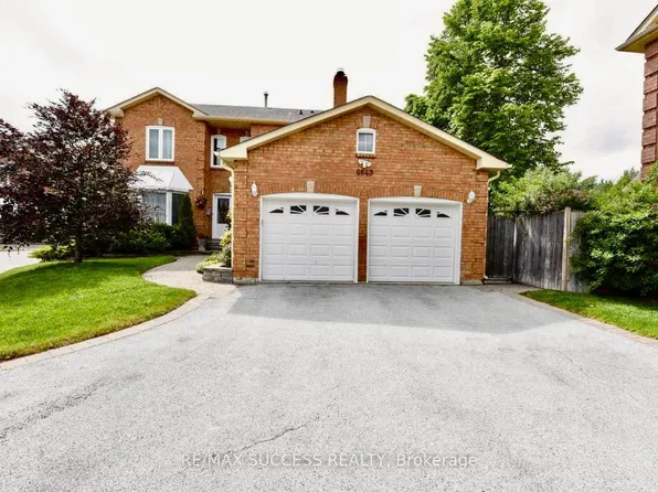 6643 Mockingbird Ln, Mississauga, ON L5N 5K2