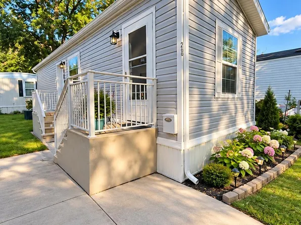 28 Sams Mobile Home Court, Hazlet, NJ 07730