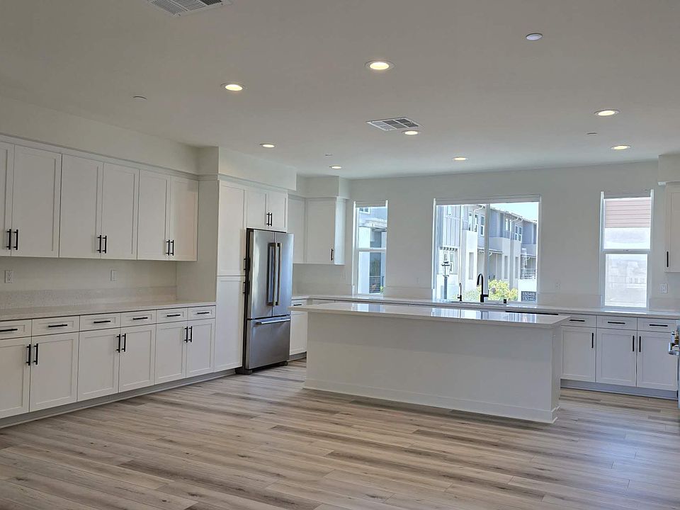 1st image of 6118 Village Way
