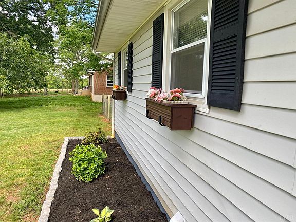 5th image of 105 Cape Ln