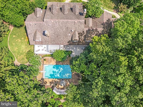 4th image of 1110 Harvey Rd