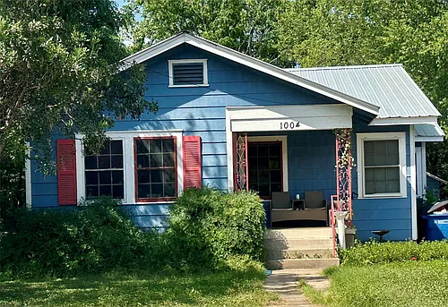 1004 E 38th 1/2 St Photo 1