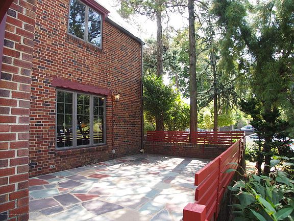 5th image of 54 Fort Hill Cir