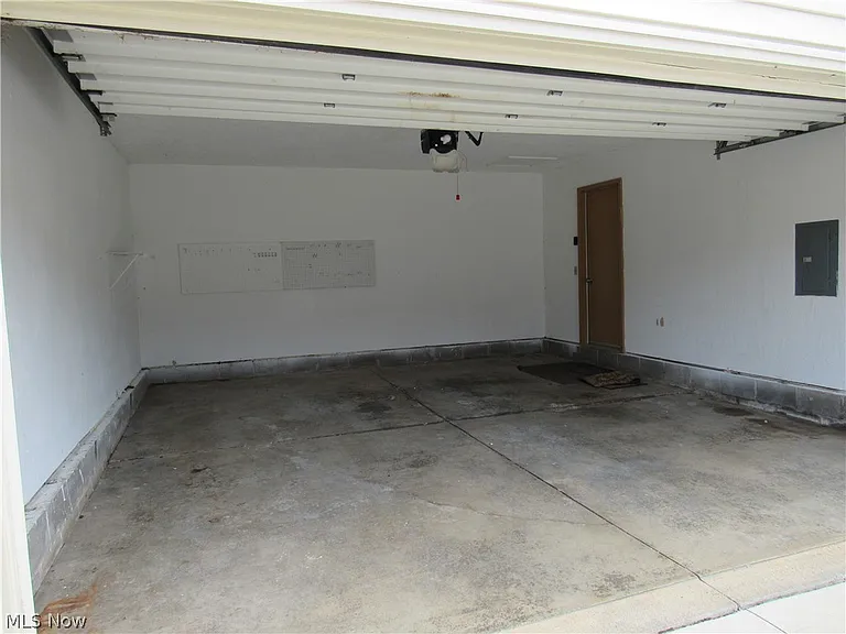 7155 Auburn Rd — Photo 38