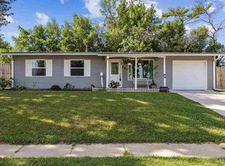 665 Hillview Dr, Marion, IA 52302