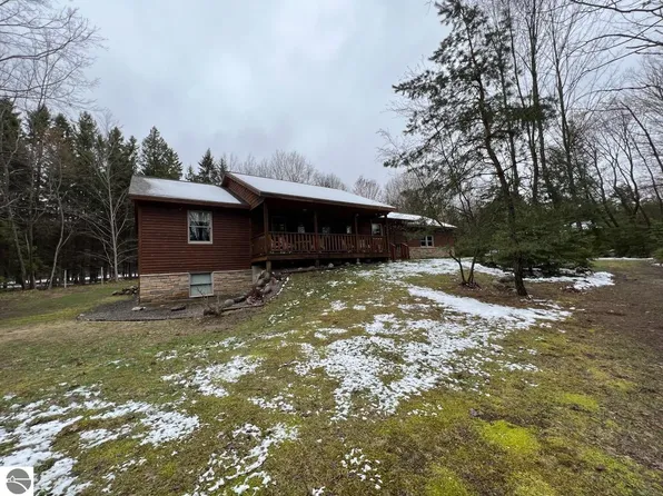 3820 W Houghton Lake Rd, Lake City, MI 49651