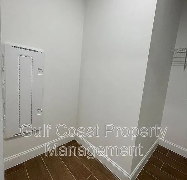 681 Windermere Dr — Photo 16