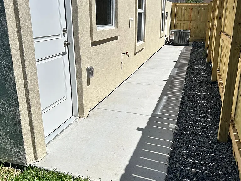 2704 W Bliss St — Photo 12