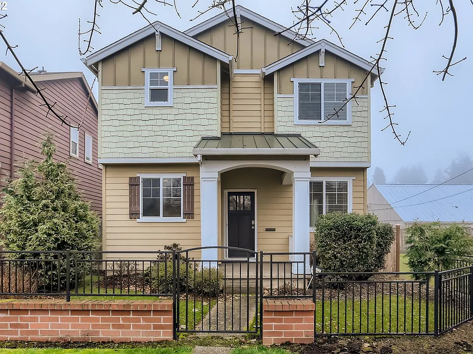 251 NE Idyl Way