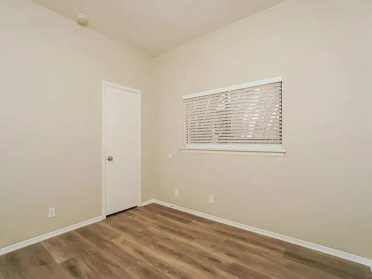 3438 Maitland — Photo 15