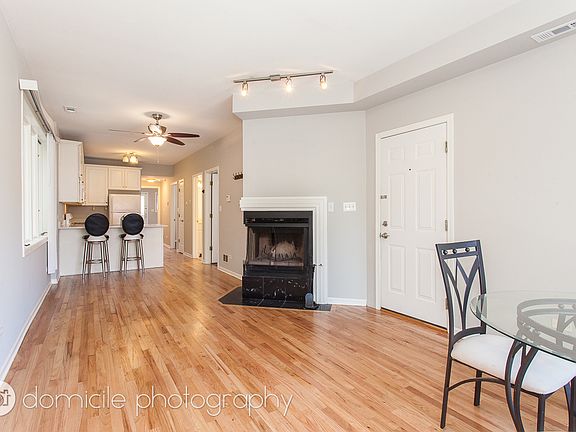 3rd image of 1549 W Walton St APT 1