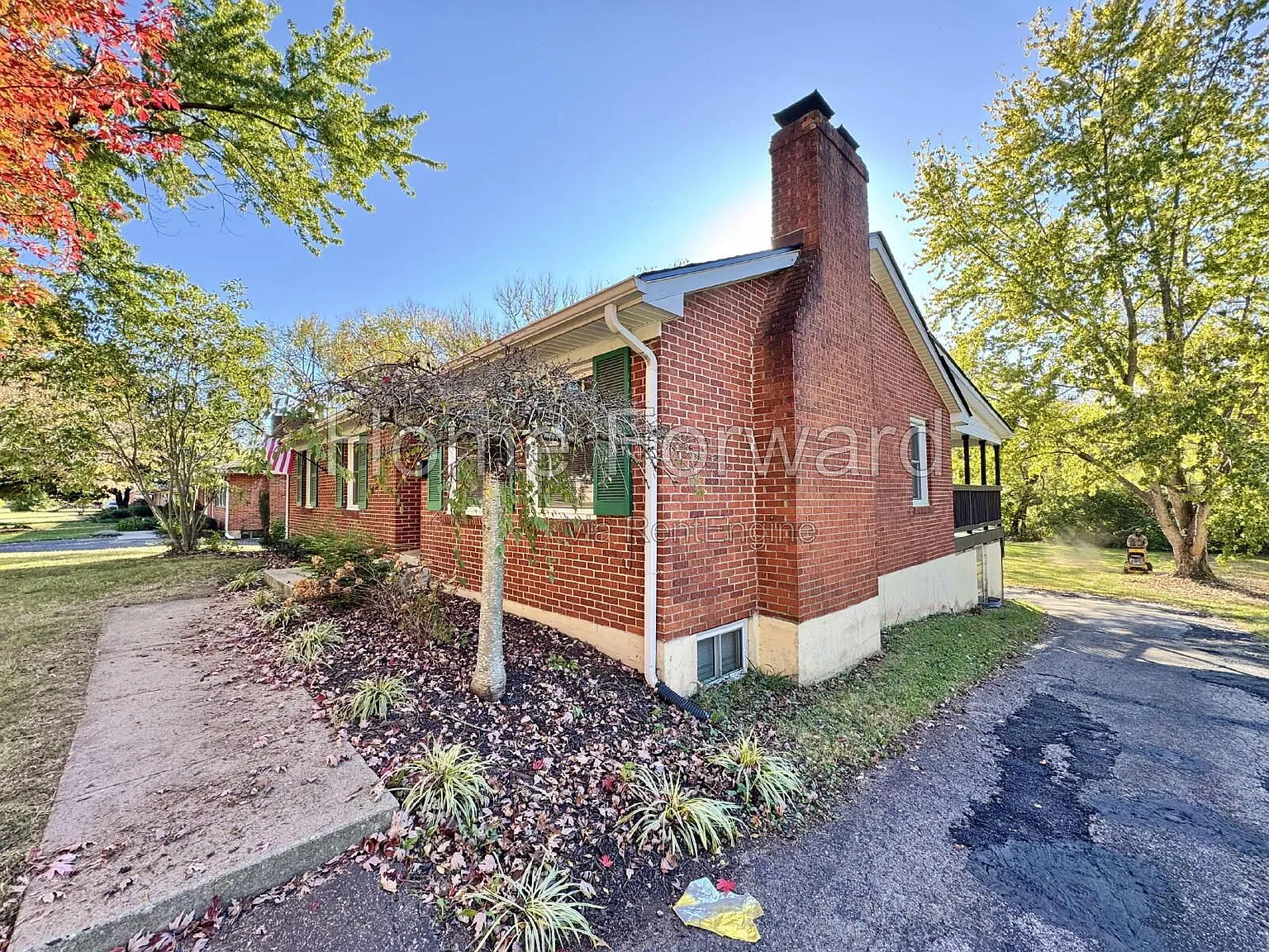 4 bed, 2.0 bath, 2274 sqft, $2,200 — Photo 3