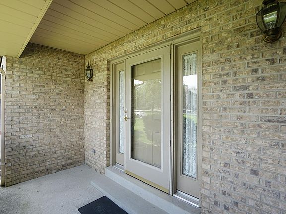 3rd image of 8157 Country Oaks Sta