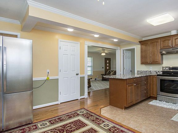 5th image of 518 Krohn Ave