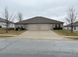 138 SW Rock Garden Ln, Lees Summit, MO 64064