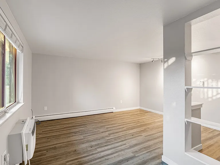 410 Delaware St — Photo 42