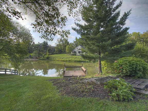 5th image of 905 Squire Hill Ct