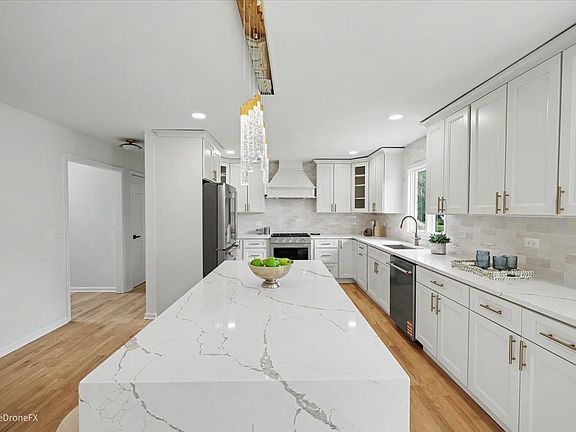 3rd image of 2726 Seiler Dr