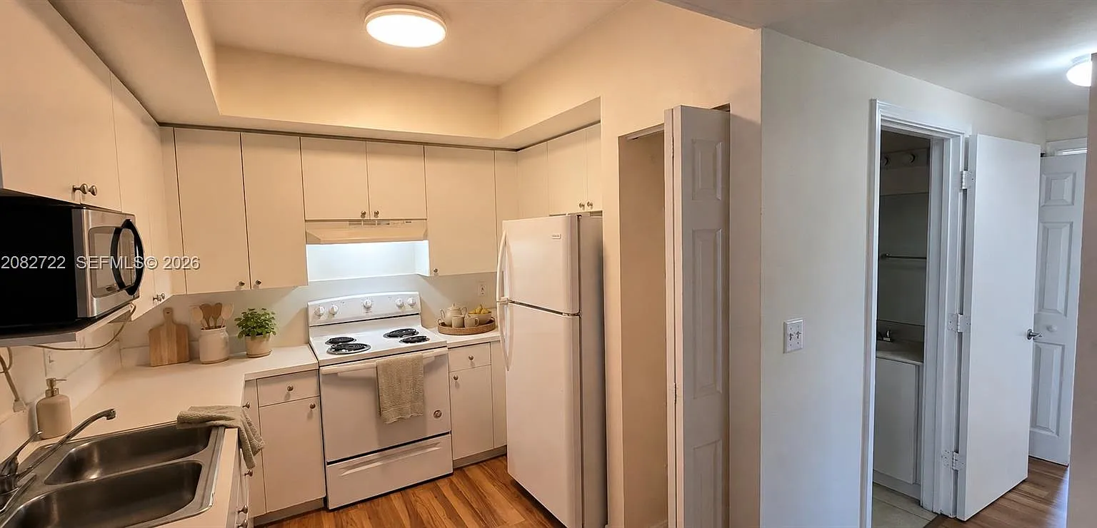 Paradise Pointe Condo — Photo 4
