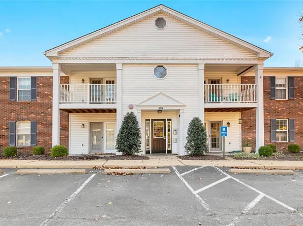 902 Hanna Place Ct APT D, Ballwin, MO 63021