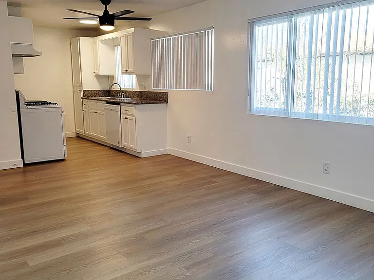 Huntington Clay Apartments — Photo 43