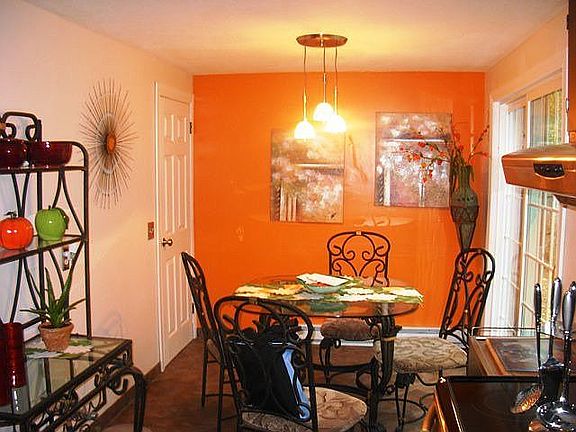 Eat in kitchen