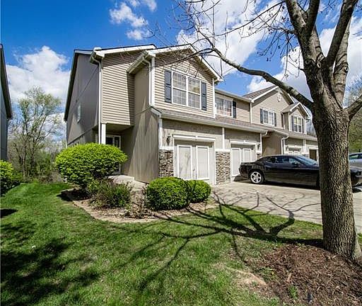 2nd image of 3209 SW Shadow Brook Dr