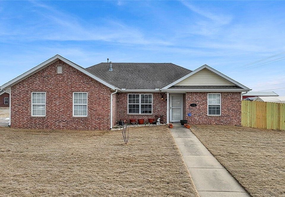 1st image of 140 Washburn Dr