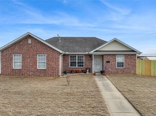 140 Washburn Dr, Pea Ridge, AR 72751