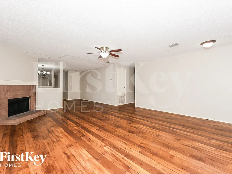 614 Silvertop Rd — Photo 2