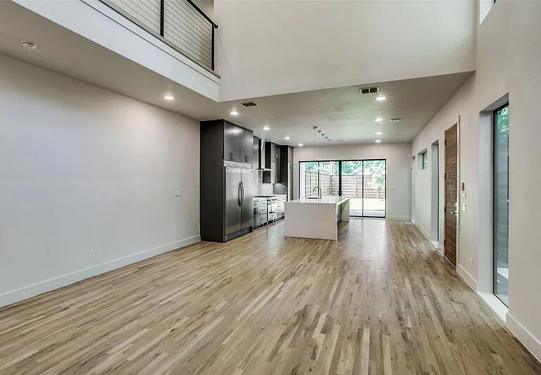 4633 Manett St — Photo 3
