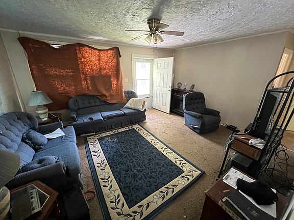 5th image of 303 Morten St