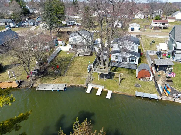 11562 Norway Dr, Hartland, MI 48353