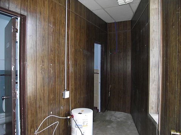 5th image of 303 E Franklin Blvd