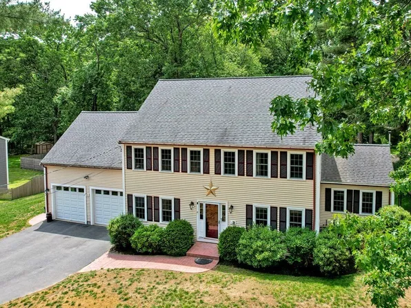 3 Babick Lake Dr, Hudson, MA 01749