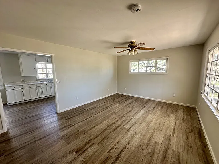 544 N 7th Pl — Photo 3