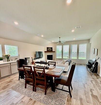 4th image of 10220 Boswell Dr