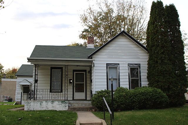 2nd image of 171 S Grand Ave