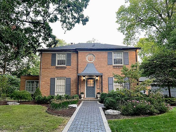 2nd image of 2702 S Twyckenham Dr