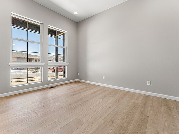 5th image of 17188 Hop Clover Ave