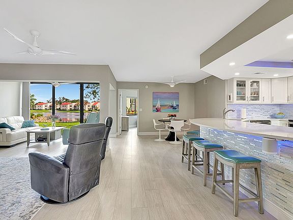 4th image of 589 Beachwalk Cir #P-102