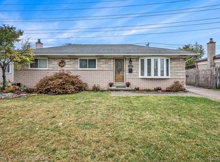 33732 Stonewood Dr, Sterling Heights, MI 48312