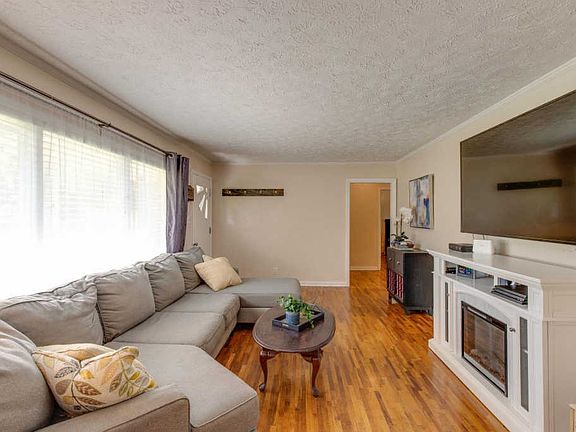 4th image of 418 Richland Cir